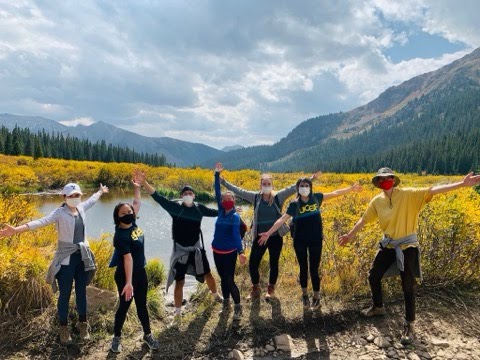 Photo of 2020 Interns on hike